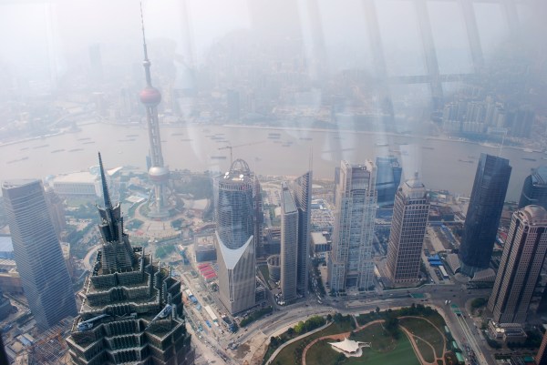 Vista de Pudong do World Financial Center.